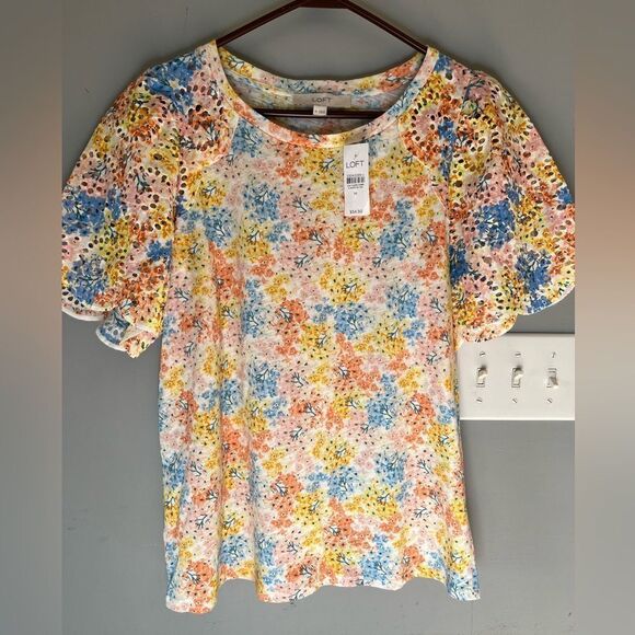 NWT Ann Taylor LOFT 🌸🌼 Floral Cotton Flutter Sleeve -Tee Shirt Size Medium - Picture 3 of 14